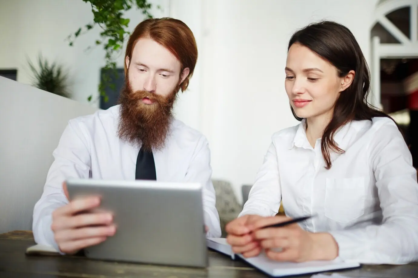 Пожалуйста, отправьте исходное описание, которое нужно перефразировать на русском.